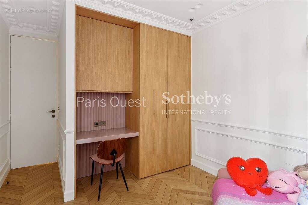 Appartement à NEUILLY-SUR-SEINE