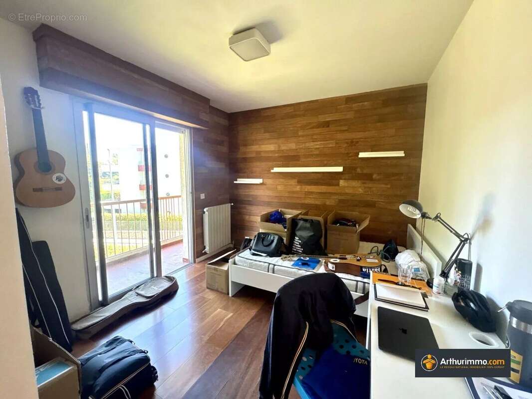 Appartement à SAINT-LAURENT-DU-VAR