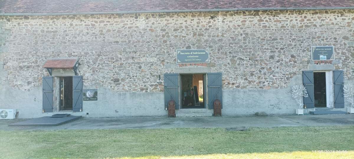 Propriété à vendre SAINT HILAIRE ( allier) comprenant une maison et un gite sur un parc de 23433 m² - photo 5