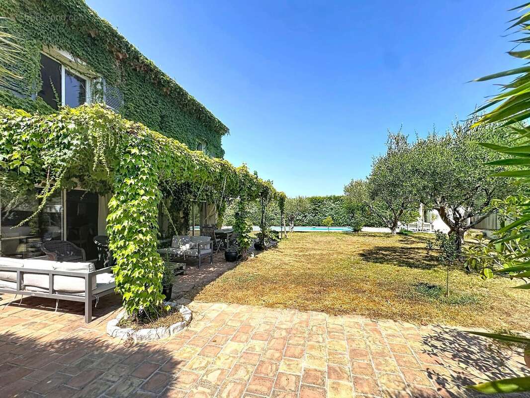 Maison 235 m² à Mougins  - photo 2
