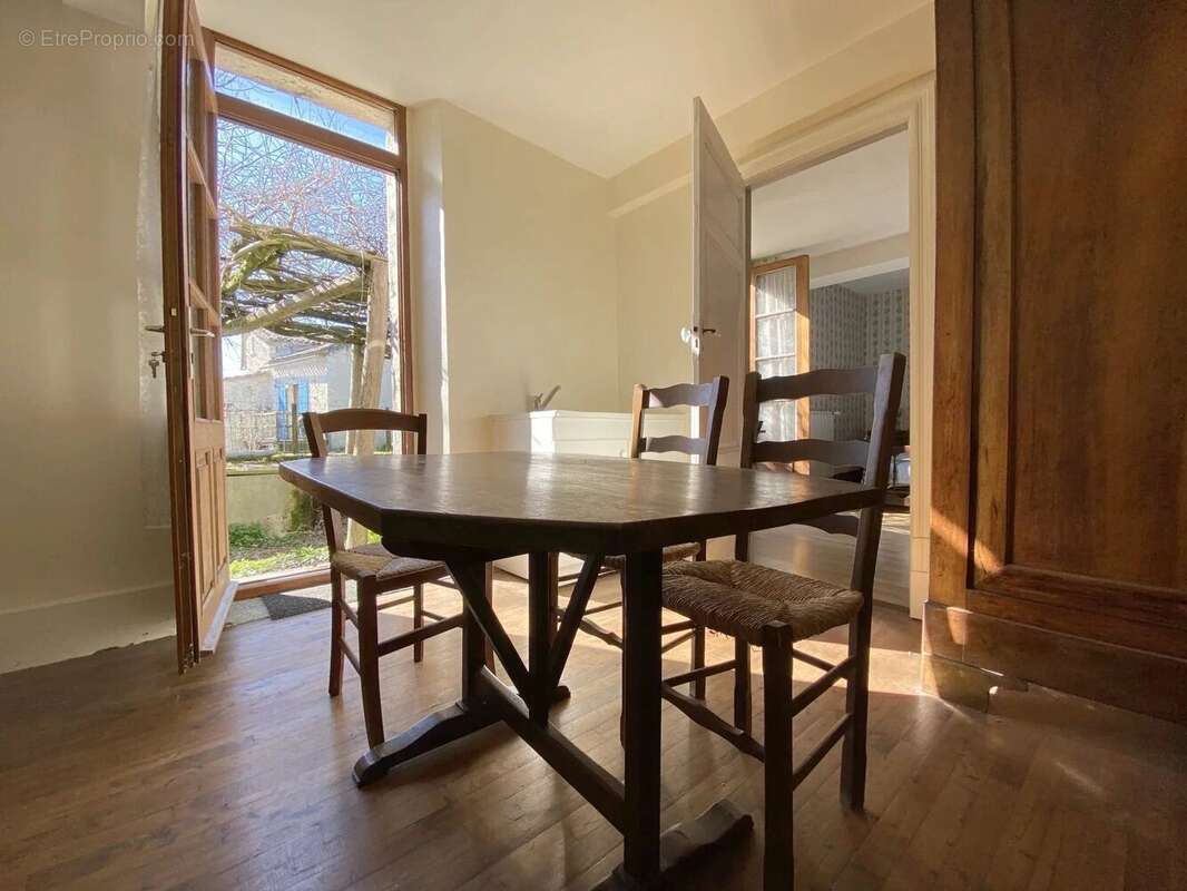 Grande maison avec extérieur au coeur d'un joli village - photo 7