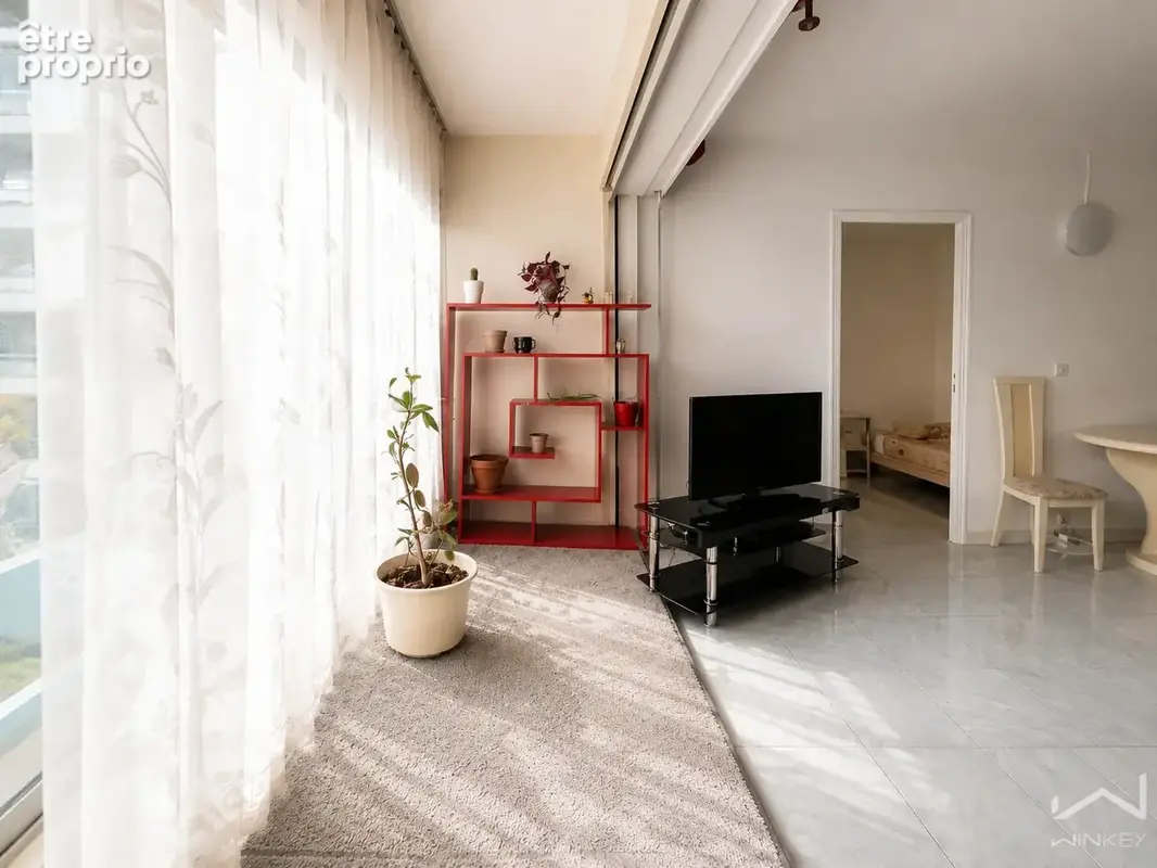 4 pièces traversant avec loggia, parking box   Résidence sécurisée - photo 7