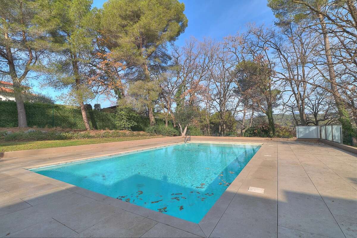 Appartement à MOUGINS