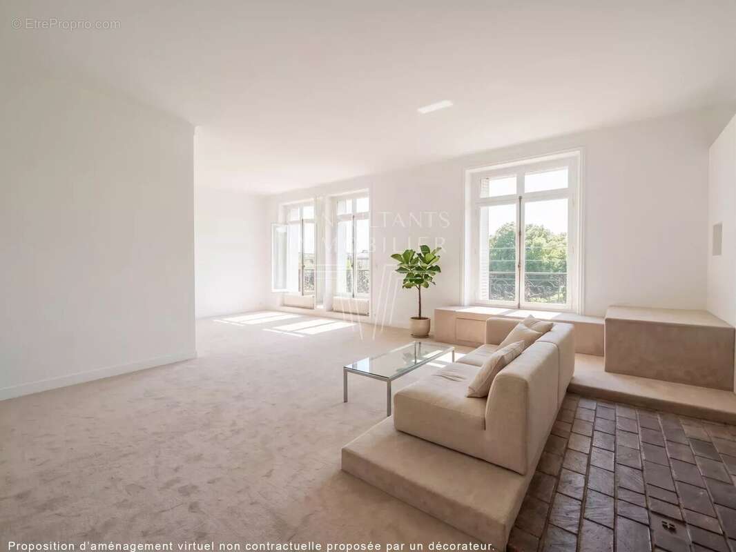 Appartement à PARIS-16E