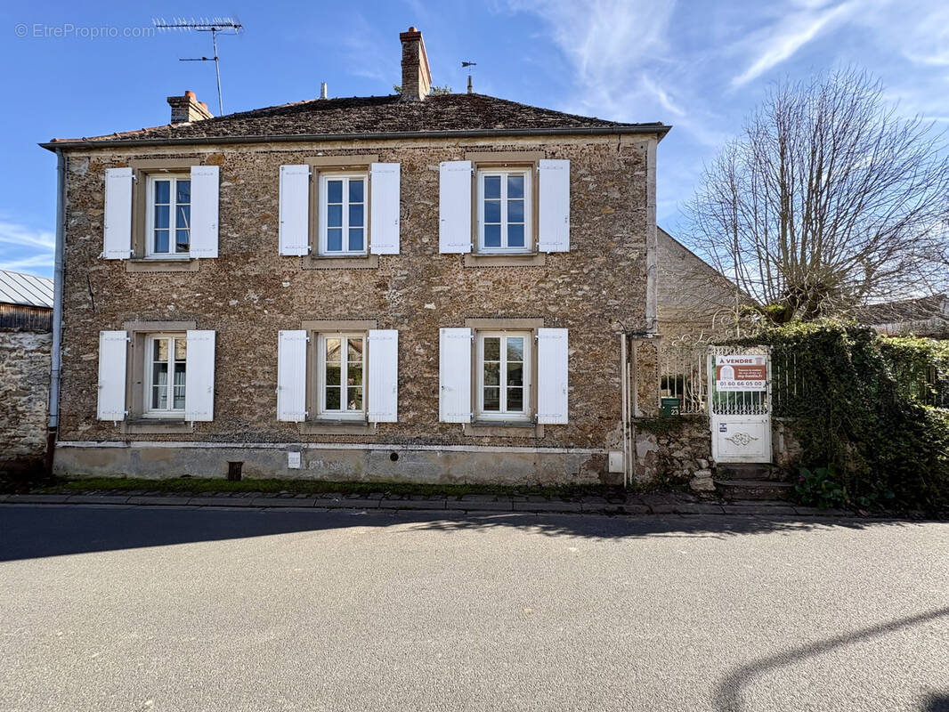 Maison à SAINT-SAUVEUR-SUR-ECOLE