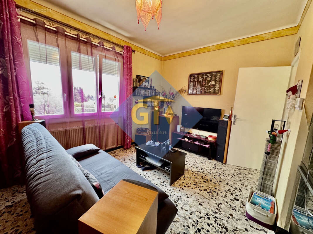 Maison à LAUDUN-L&#039;ARDOISE