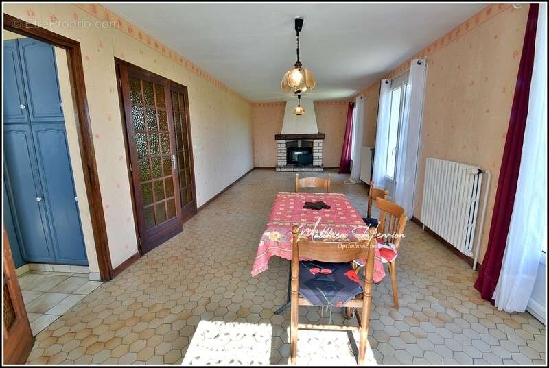 Maison à SYLVAINS-LES-MOULINS