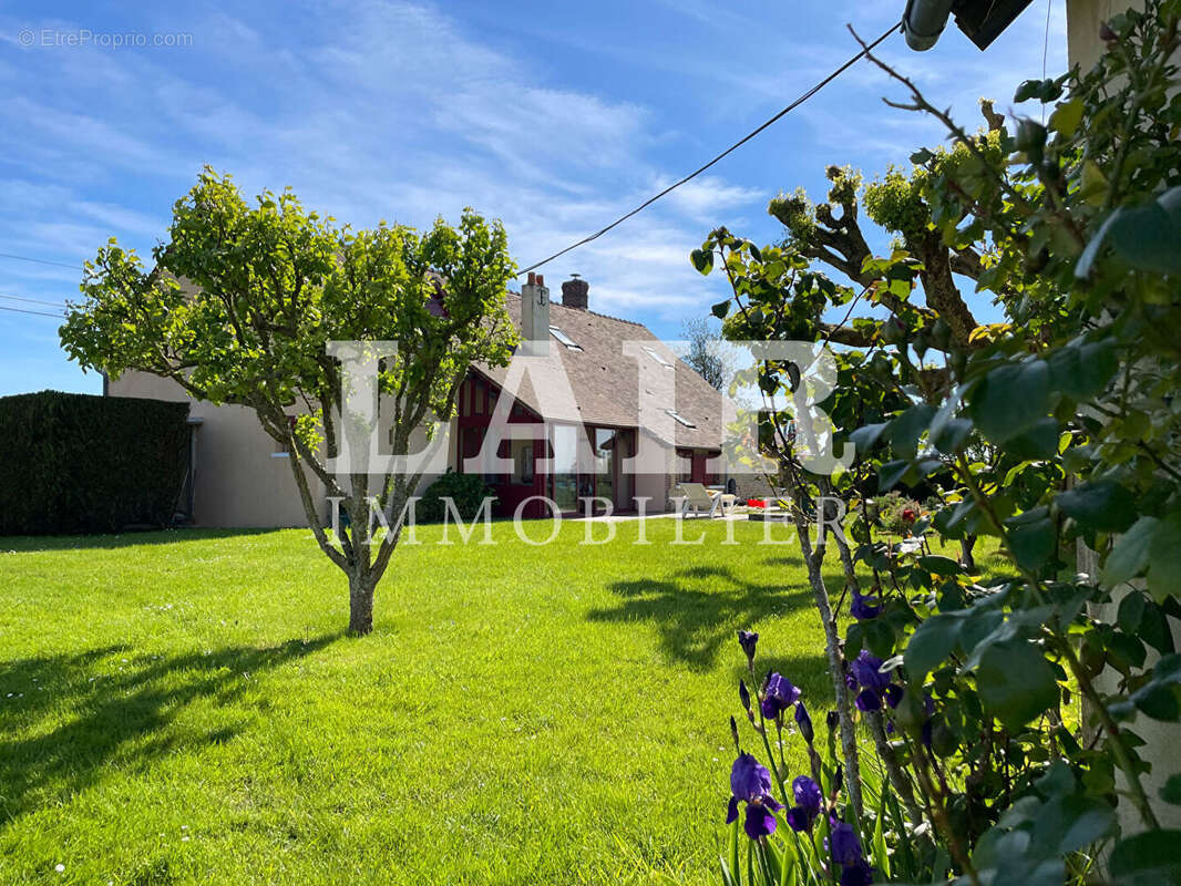 Maison de campagne à vendre, proche du Mêle sur Sarthe, réf B14547 - photo 2