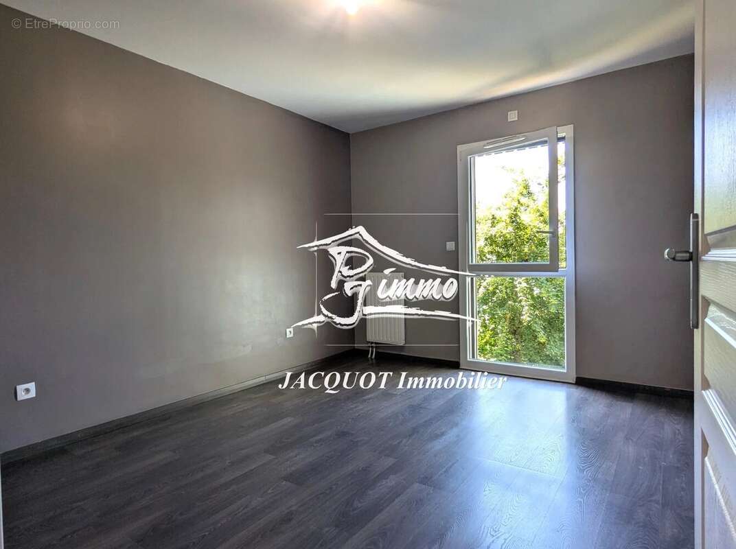 Appartement à NEUVILLE-EN-FERRAIN