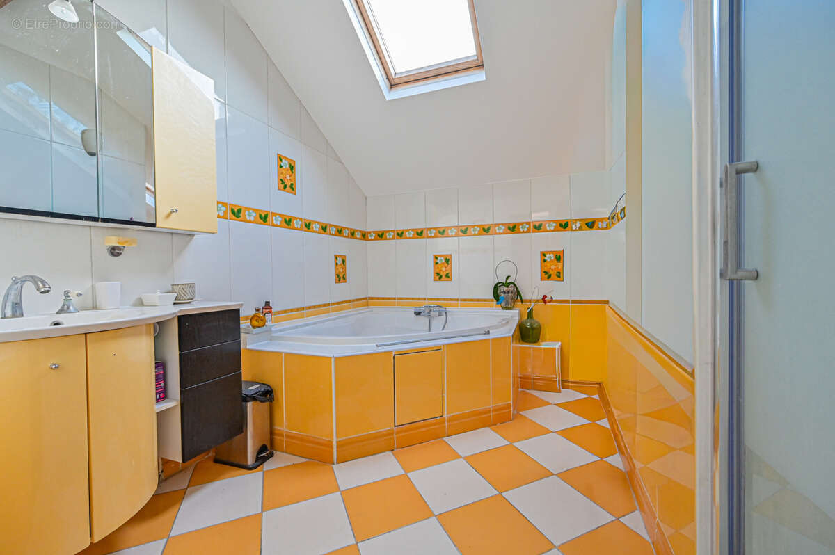 Maison à SAINT-MAUR-DES-FOSSES