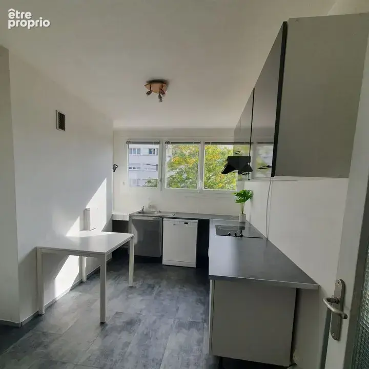 Appartement 4 pièces 73 m² à vendre à Fleury-Les-Aubrais (45400) - photo 2