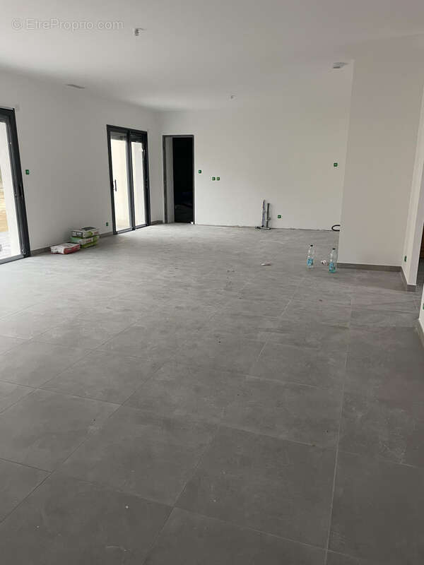 Maison à SAINT-JULIEN-DE-PEYROLAS