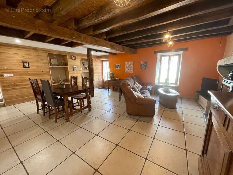 Maison de charme avec deux granges et cour intérieur 1370 m2 - photo 7