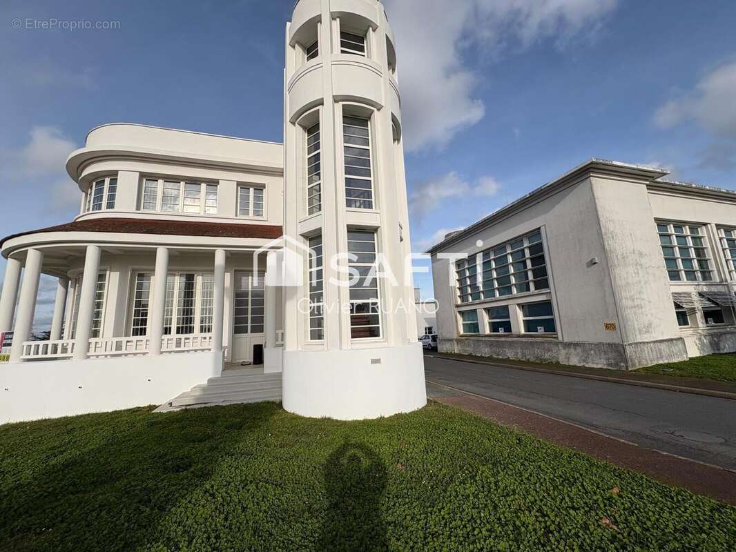 Photo 2 - Commerce à DEOLS