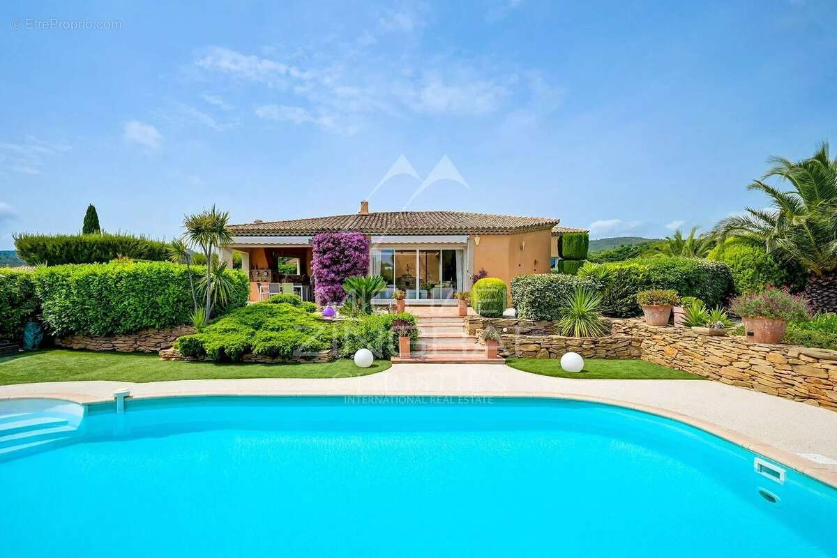 Maison à SAINT-CYR-SUR-MER