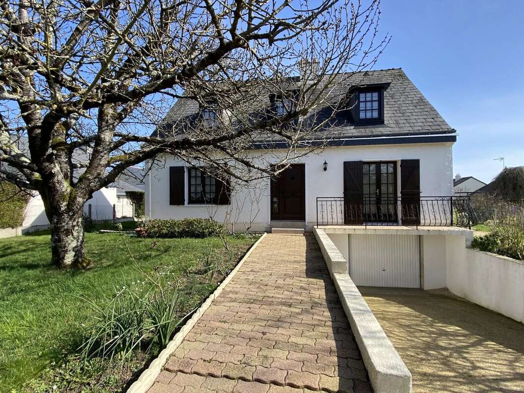 Maison à MONTREUIL-JUIGNE