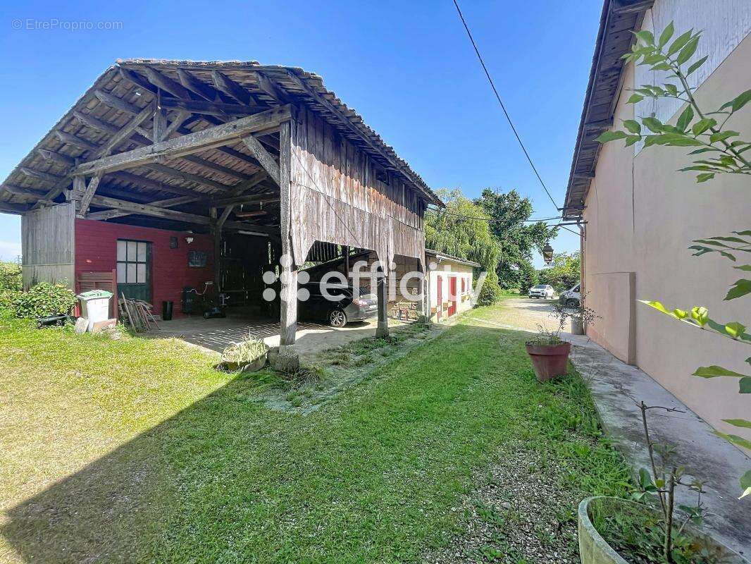 Maison à BAYAS
