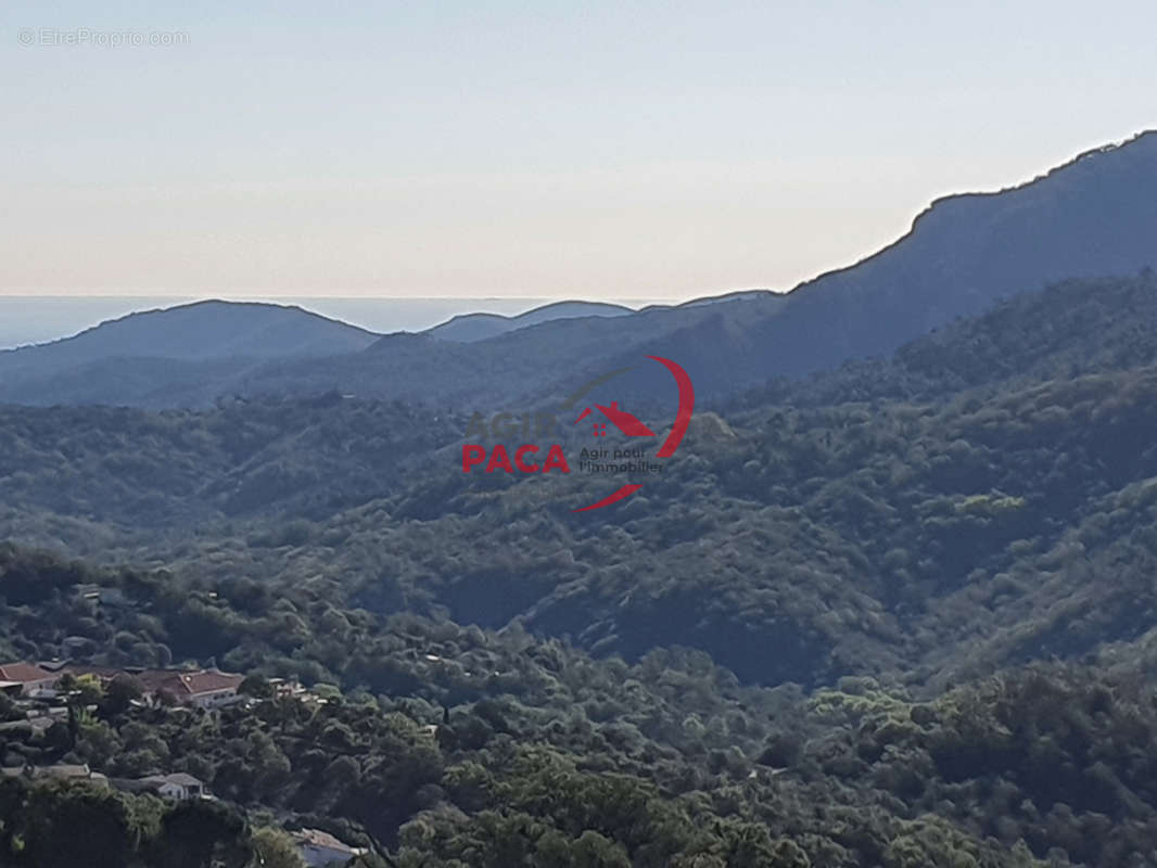 Terrain à LES ADRETS-DE-L&#039;ESTEREL