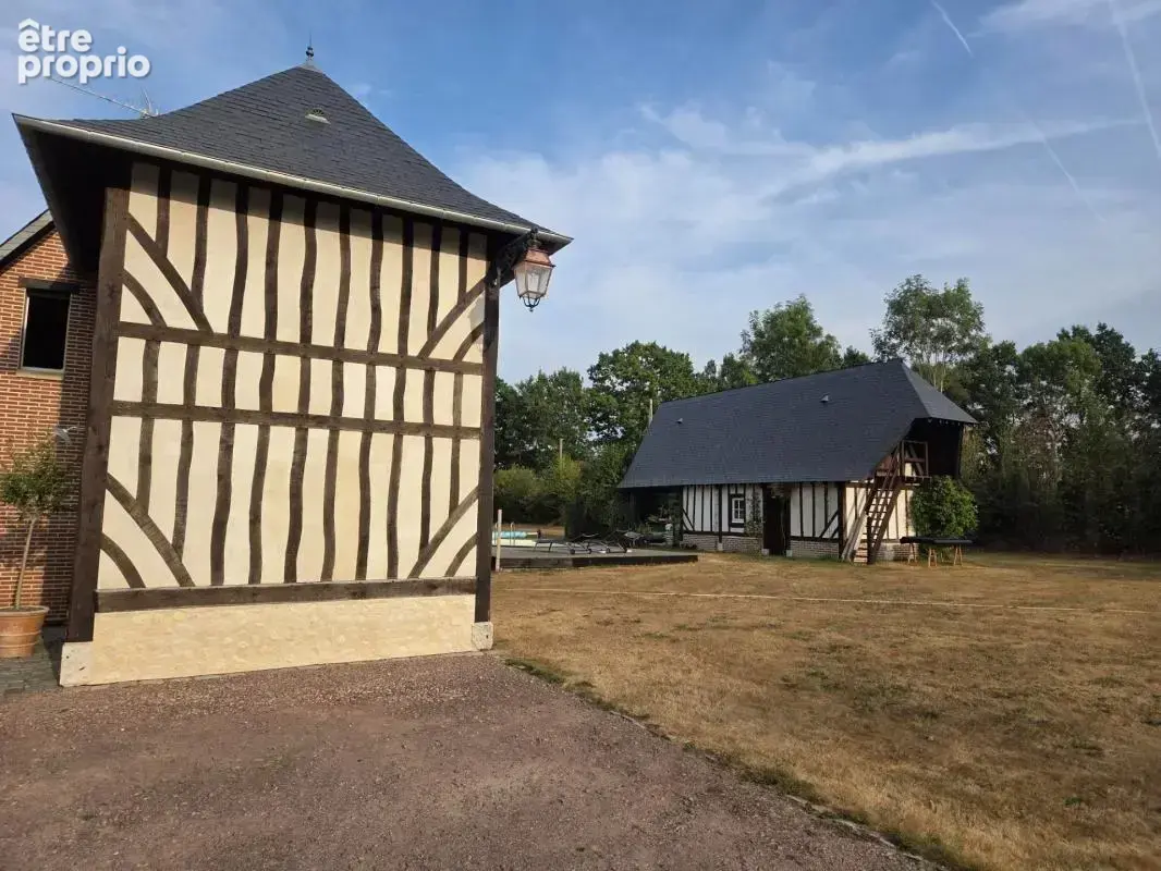Maison de charme de 100 M2, 5 pièces 3 chambres avec une piscine et annexe sur un terrain de 4700 M2 à BONNEVILLE LA LOUVET (14) - photo 2