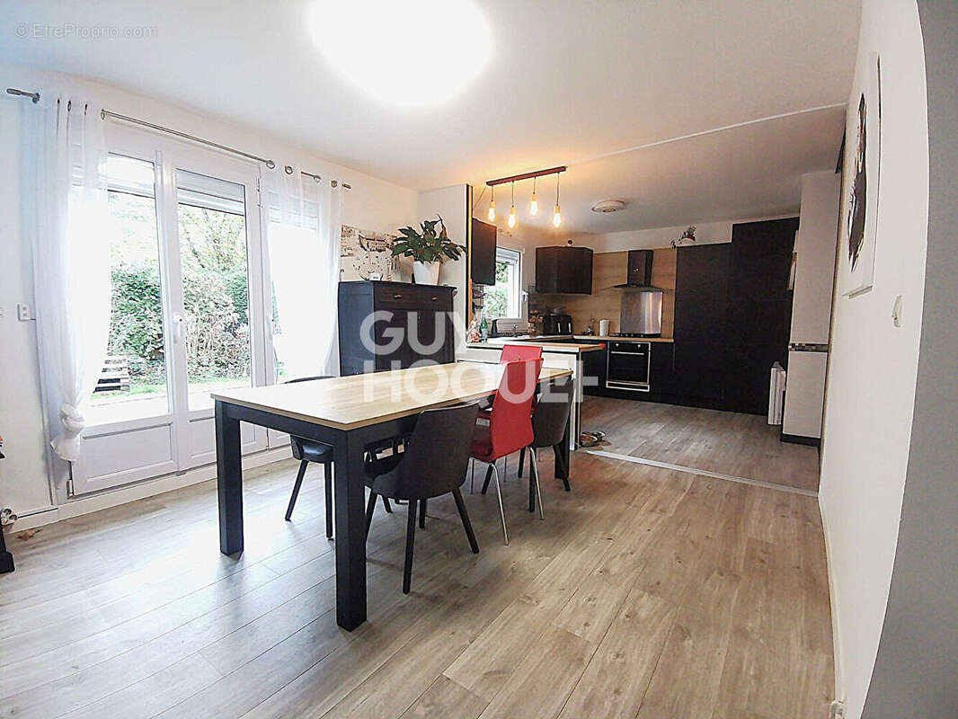 Maison à LA CHAPELLE-D&#039;ARMENTIERES