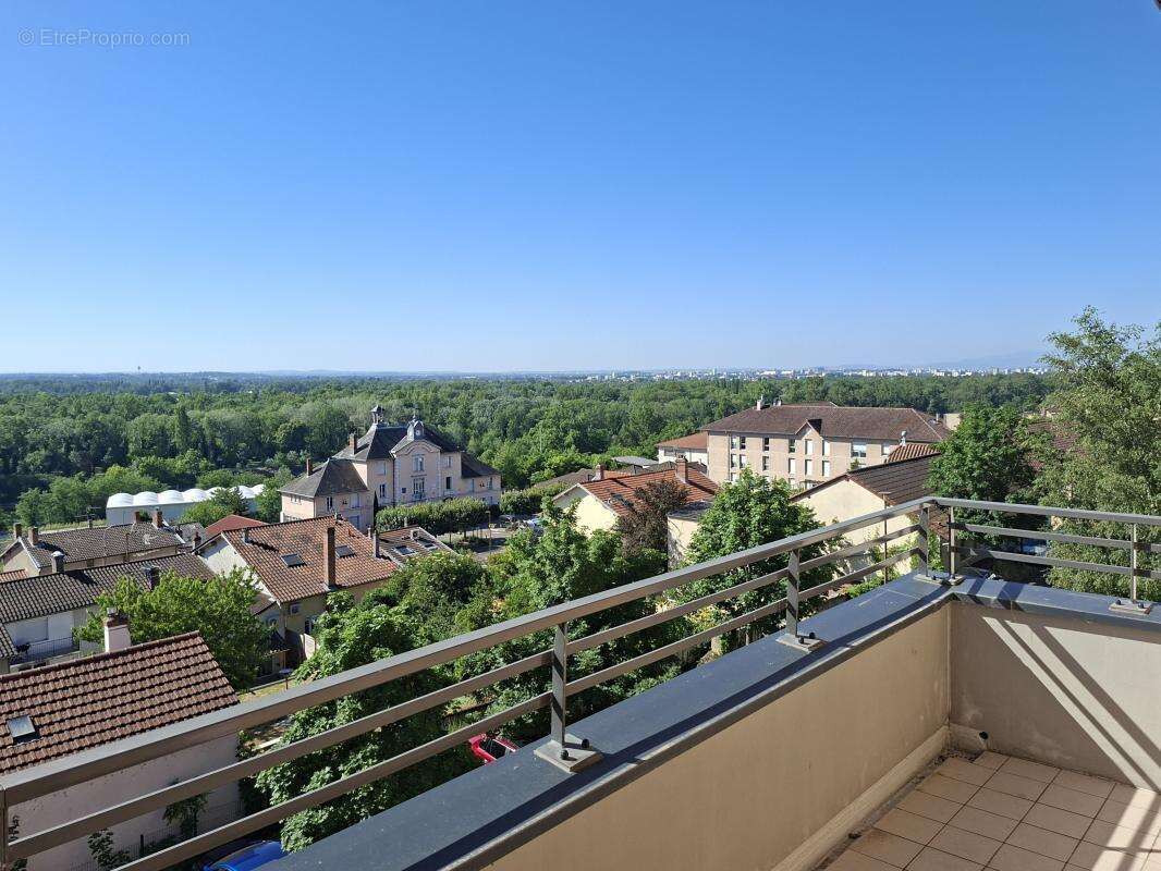 Appartement à NEYRON