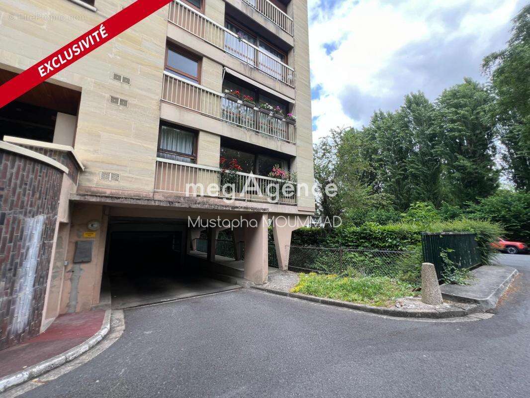 Parking à MANTES-LA-VILLE