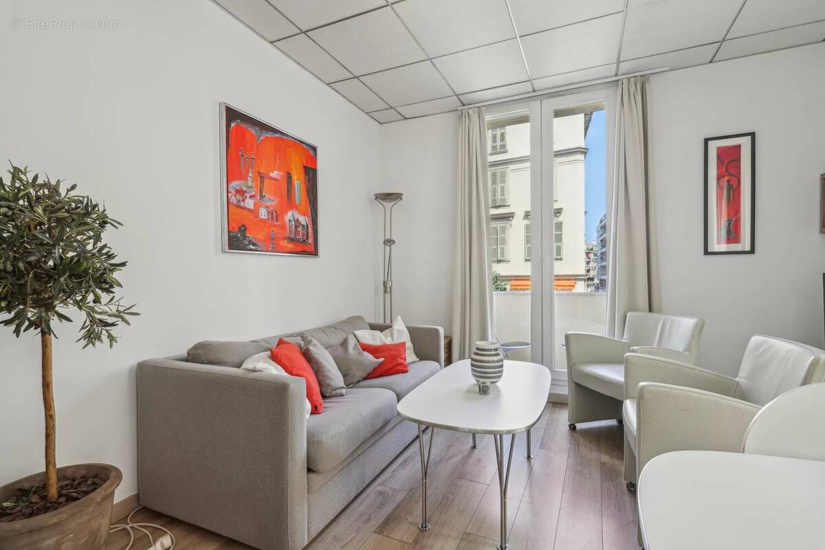 VENDU - EXCLUSIVITÉ - NICE - Carré d'Or - Appartement 2-3 pièces, emplacement idéal. - photo 4