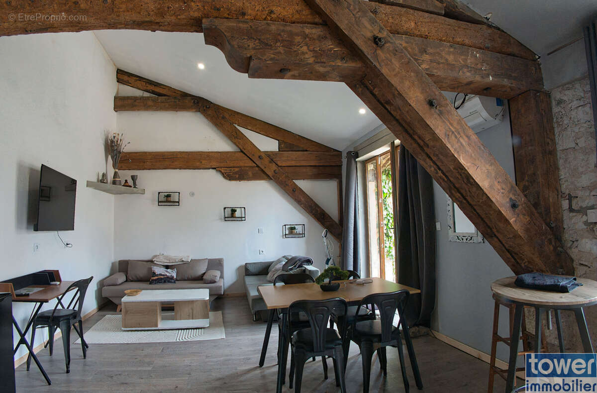 Maison en pierre intégralement restaurée - 166 m2 - 5 pièces + soub. aménagé 162 m2 - Jardinet + Terrasse - photo 9