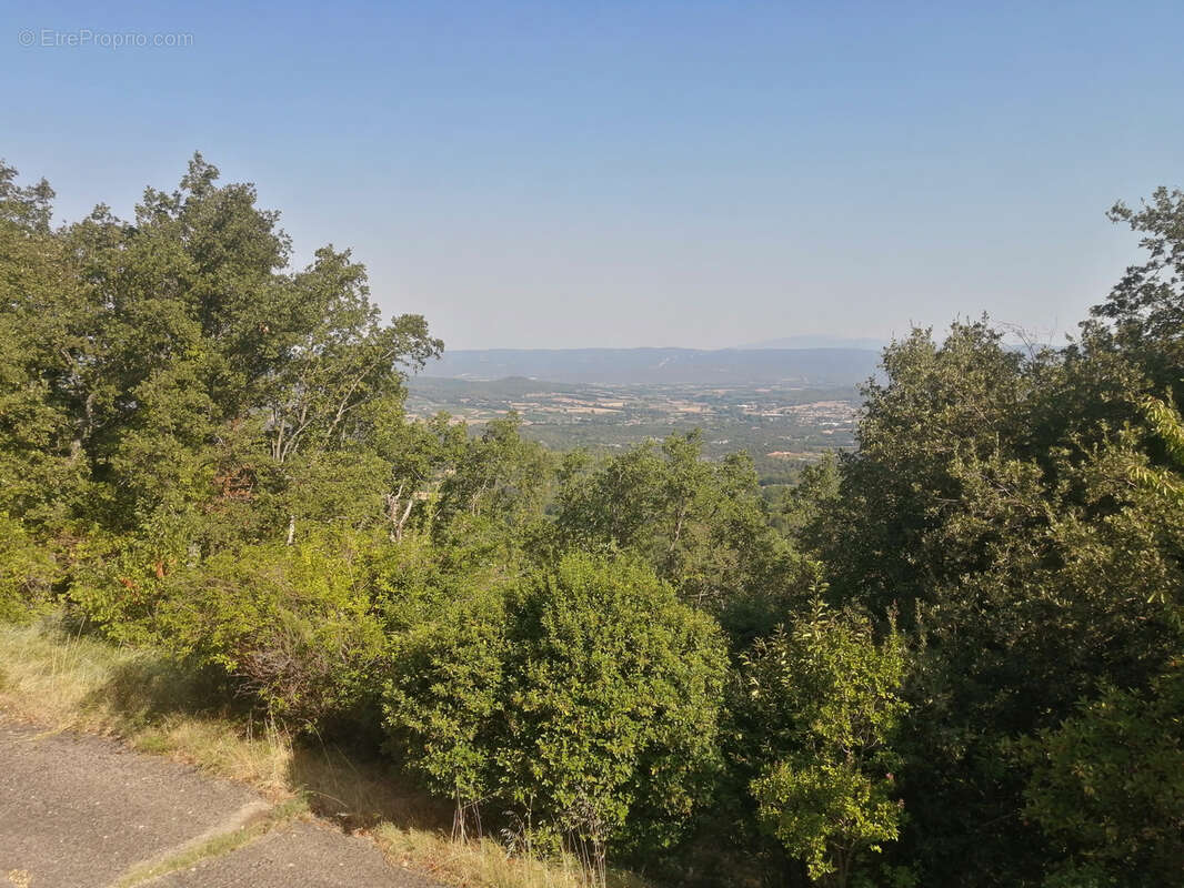 A Bonnieux propriété de 200 m2 avec dépendances sur un parc de 4,5 ha. - photo 4