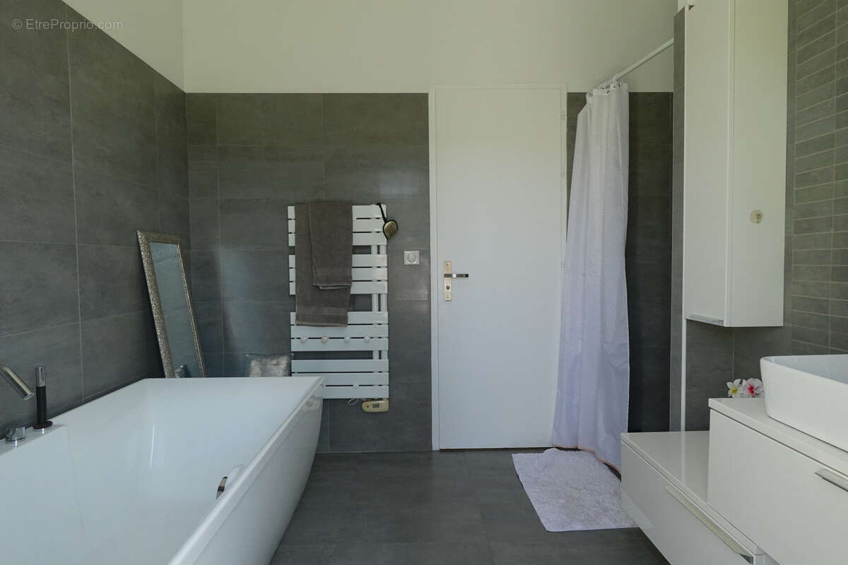 Maison à CAMBLANES-ET-MEYNAC