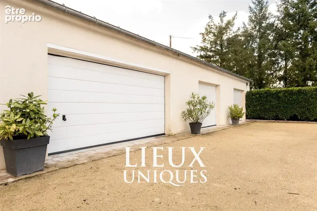 Lieux uniques ® x propriétés privées ® propose garage de 83 m² et bucher de 28 m² sur terrain de 150 - photo 7