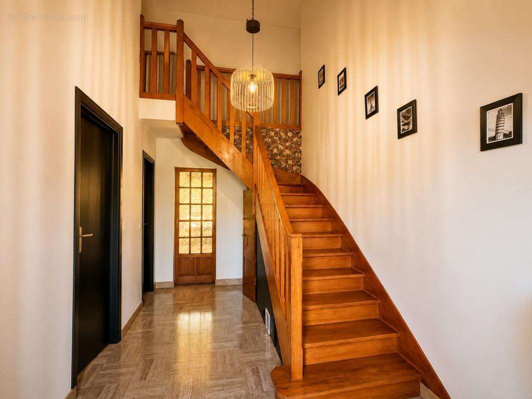 Saint-Avé – Quartier des Trois Rois – Maison familiale rénovée de 145 m² – 5 chambres – Terrain de 790 m² - photo 2