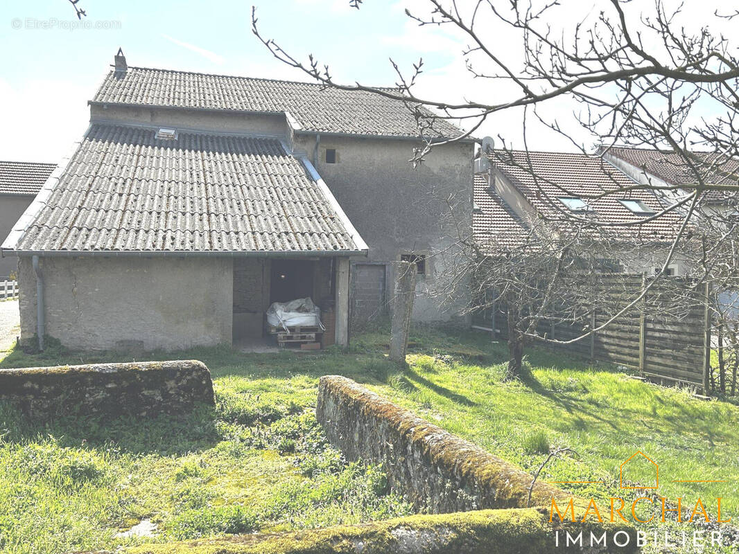 Maison à SERVIGNY-LES-SAINTE-BARBE