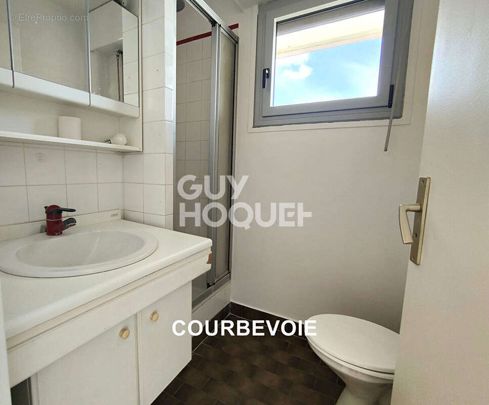 Appartement à COURBEVOIE