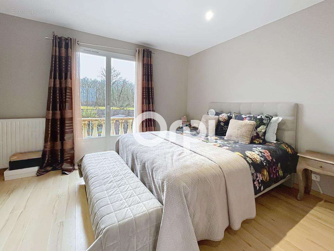 Maison à SAINT-PANTALEON-DE-LARCHE