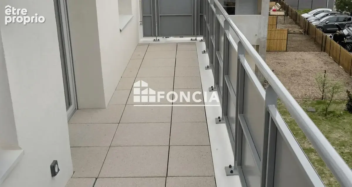Studio lumineux et moderne – Résidence 2017, place de stationnement et grand balcon - photo 4