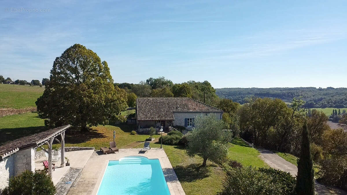 Maison à MONTAIGU-DE-QUERCY