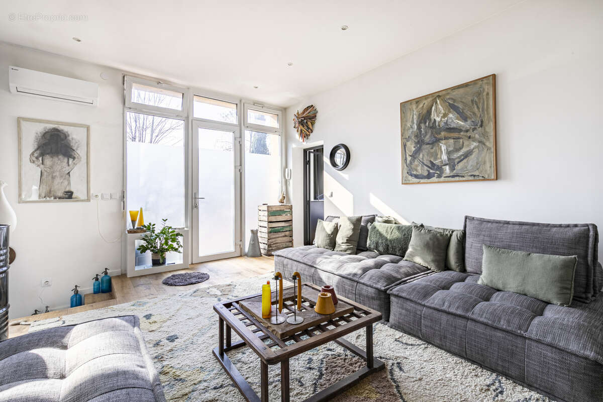 Appartement à COURBEVOIE