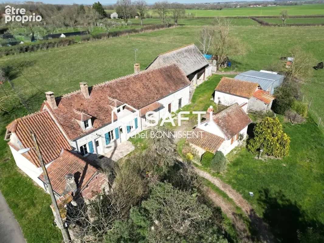 Photo 1 - Maison à SAINT-BONNET-TRONCAIS