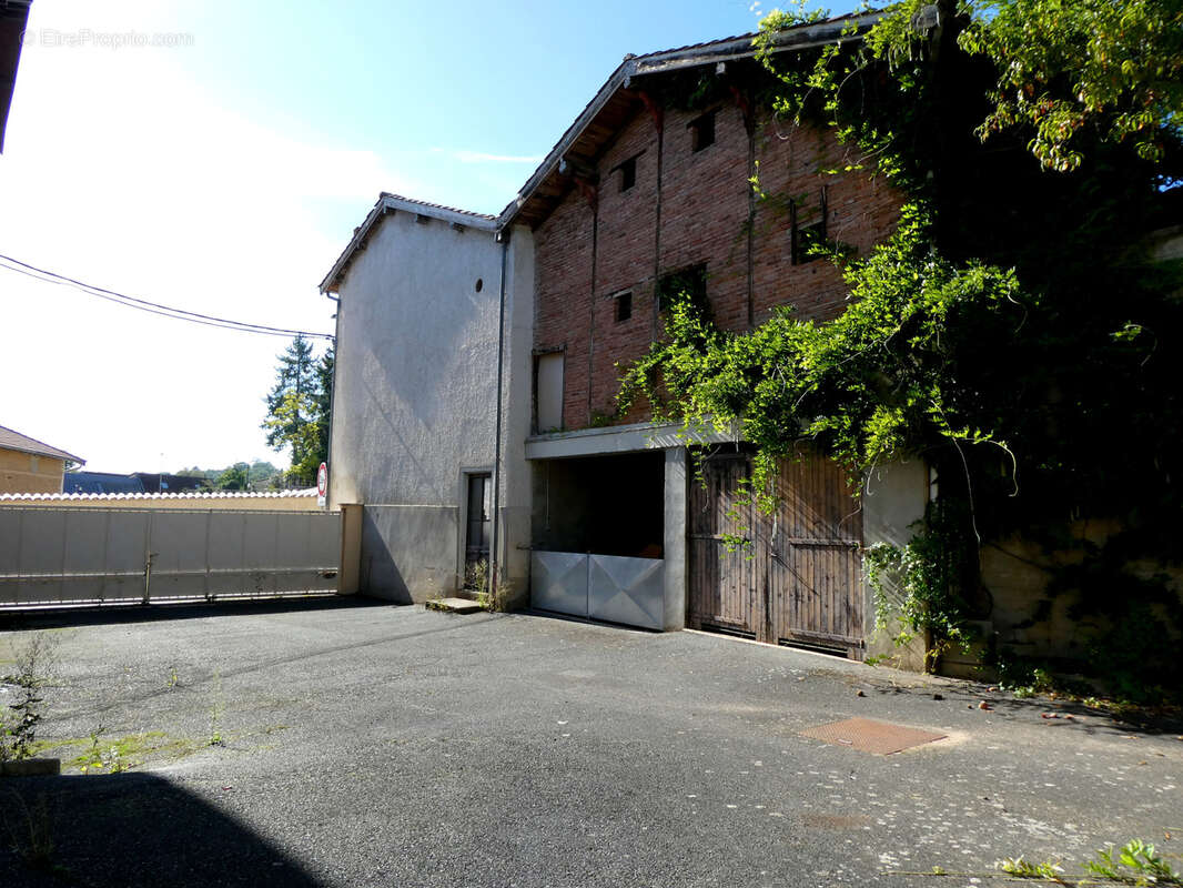 Maison à CHAMBOST-LONGESSAIGNE