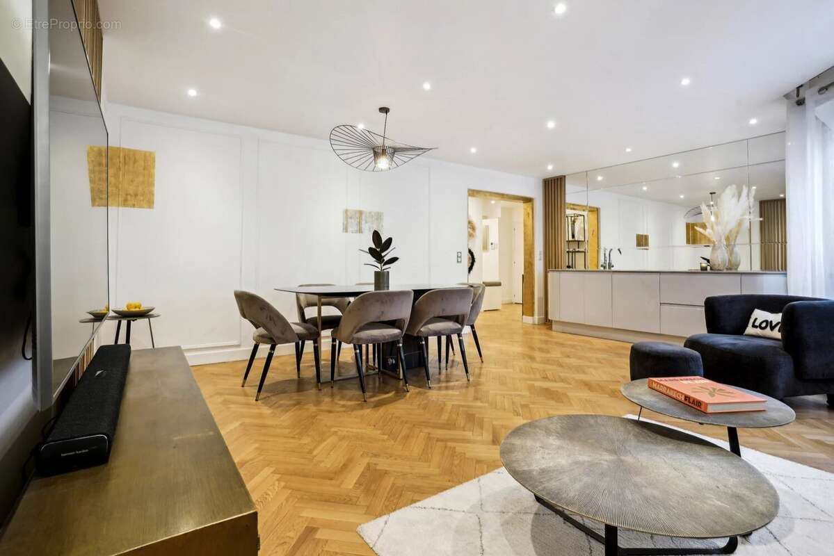 Appartement à COURBEVOIE