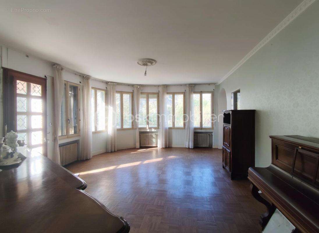 Grande maison avec appartement - photo 2