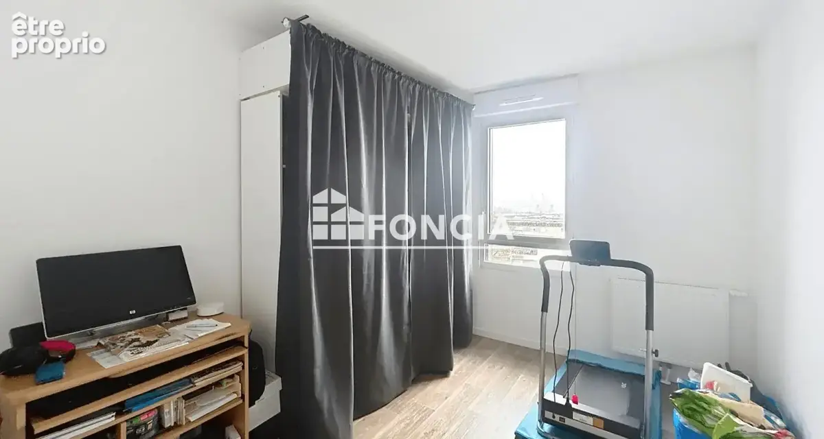 Appartement t3 dans residence recente de plein pied - ascenseur - parking - cave - photo 4