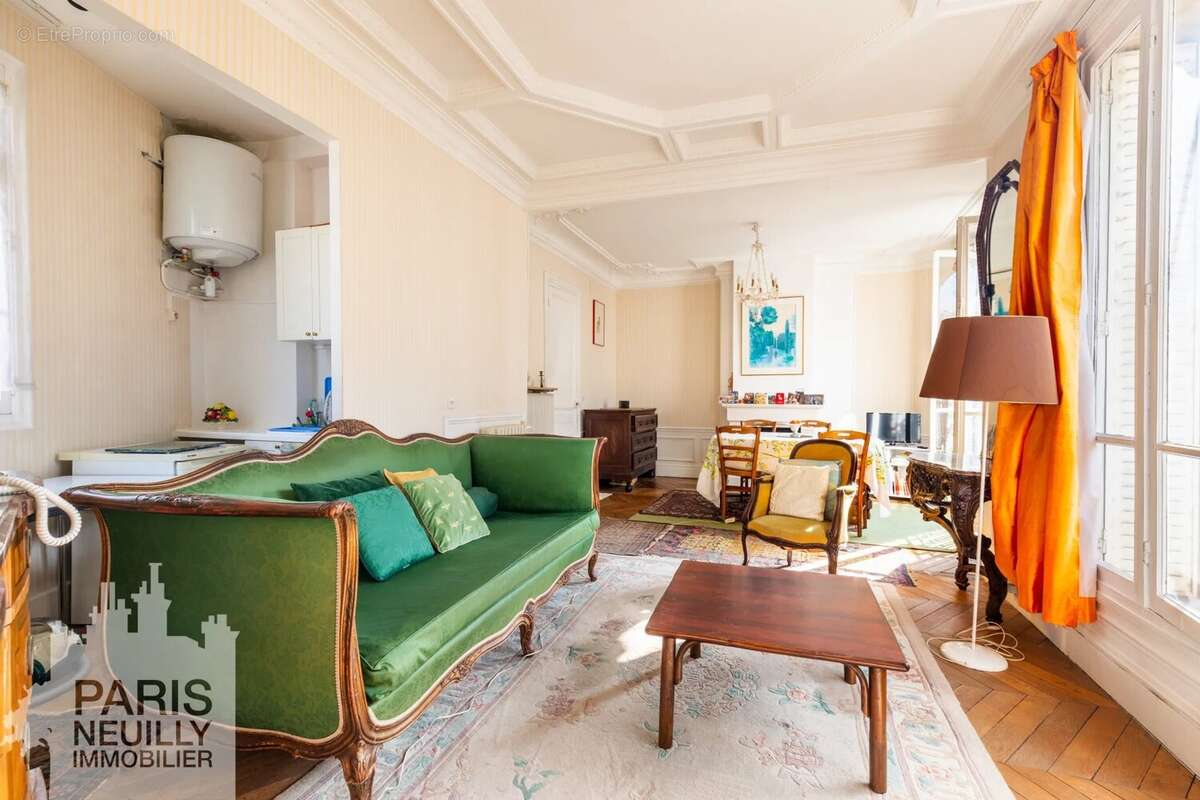 Appartement à PARIS-16E