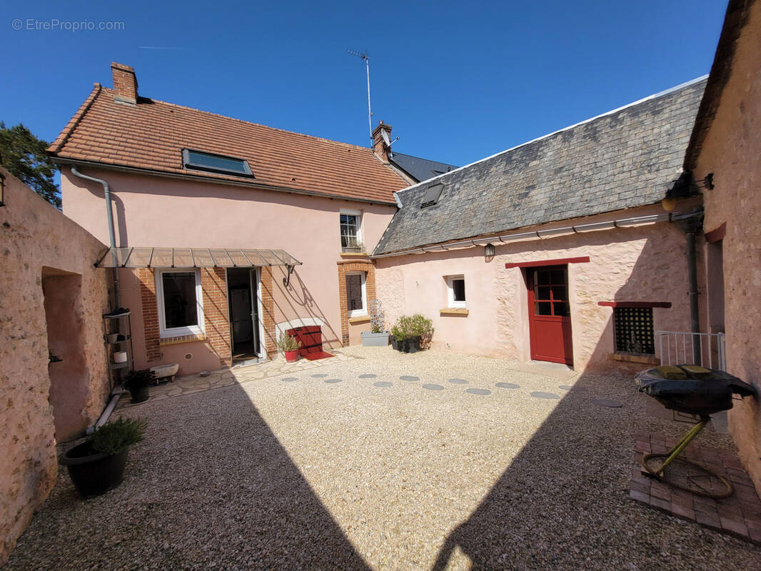 Maison à AUNEAU