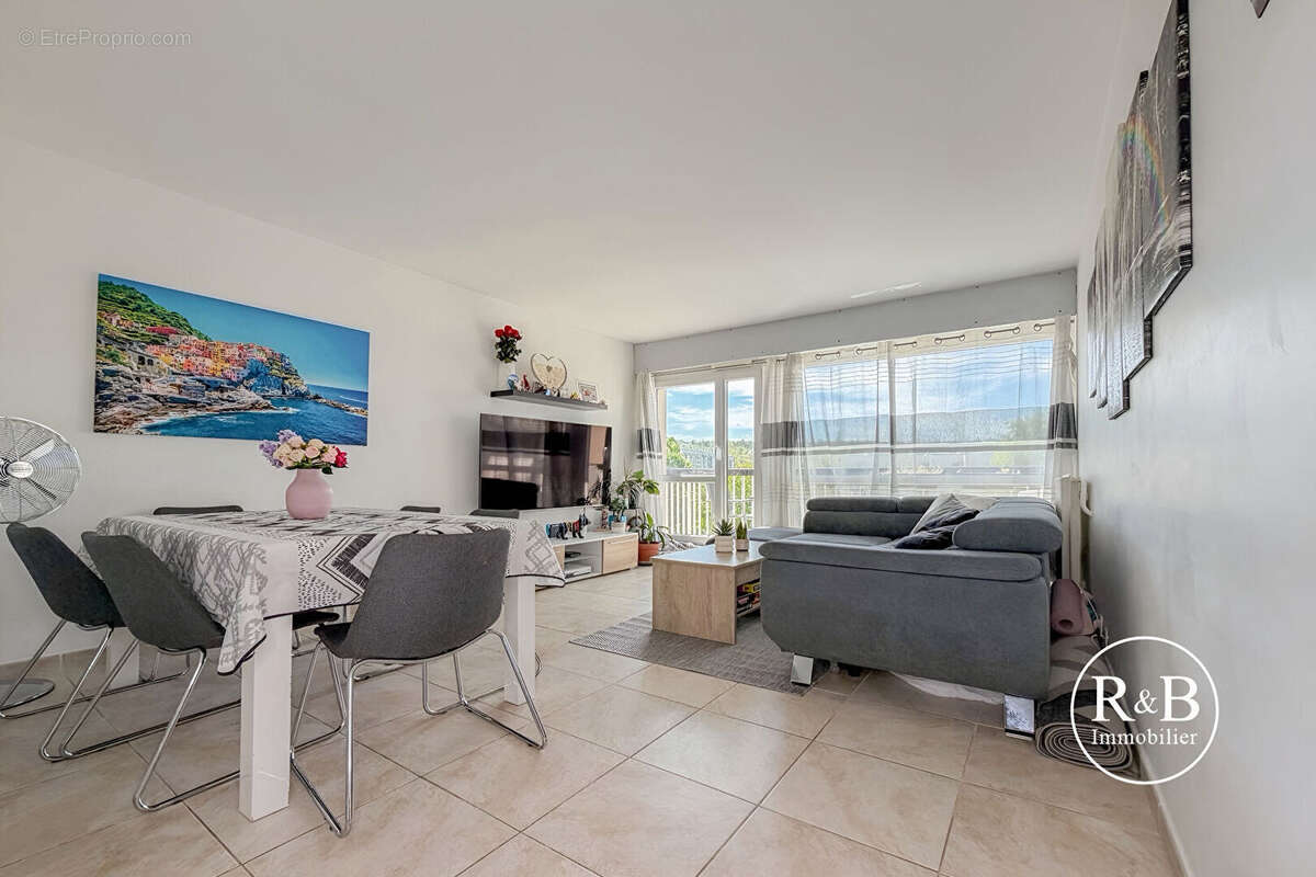 Appartement à LES CLAYES-SOUS-BOIS