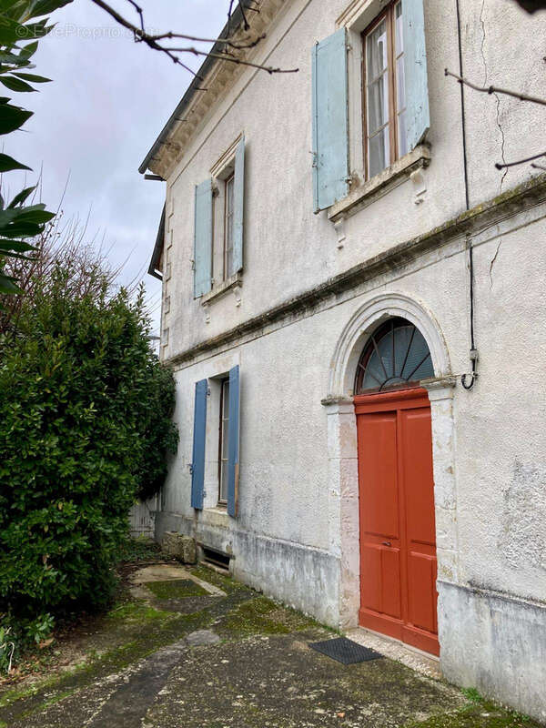 Maison à PUJOLS-SUR-CIRON