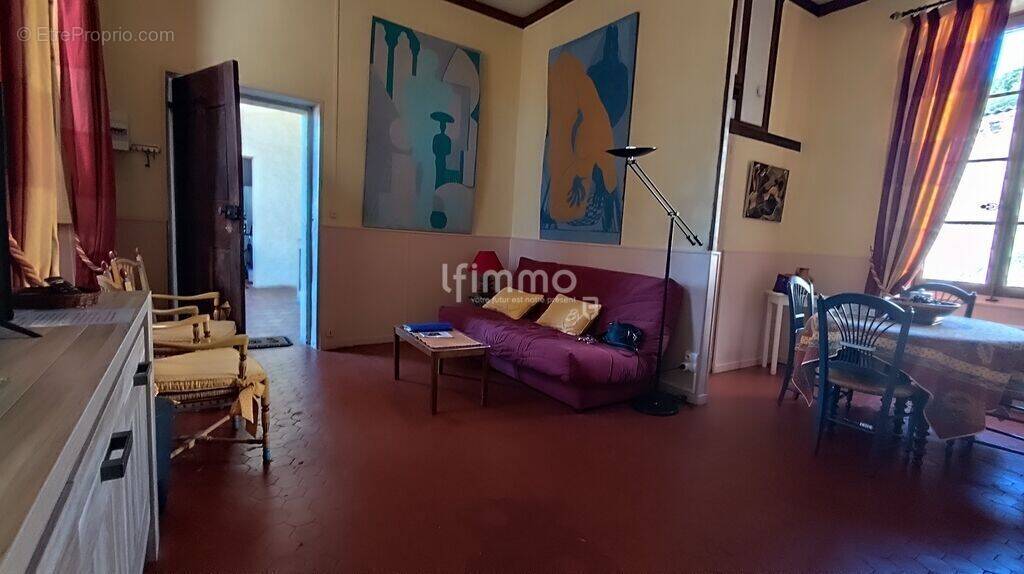 Appartement à PEYRUIS