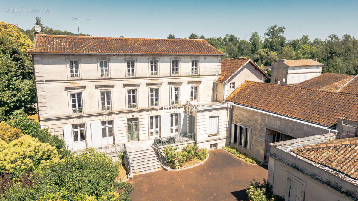 Maison à CHATEAUNEUF-SUR-CHARENTE