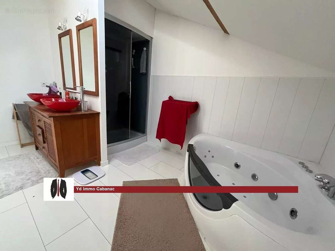 Maison 4 chambres avec beau terrain - photo 10